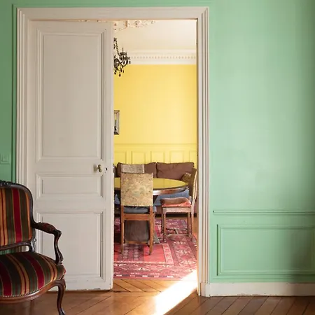 Spacious Cocoon Near Montmartre Apartment